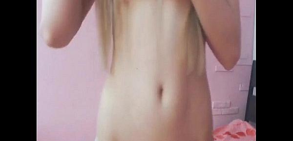  Nude-Cams.net Super Skinny Babe so Horny on Webcam Porn